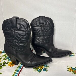 Diba Women’s 7.5 1077 Clint Black Western-Inspired Pointed Ankle Boots